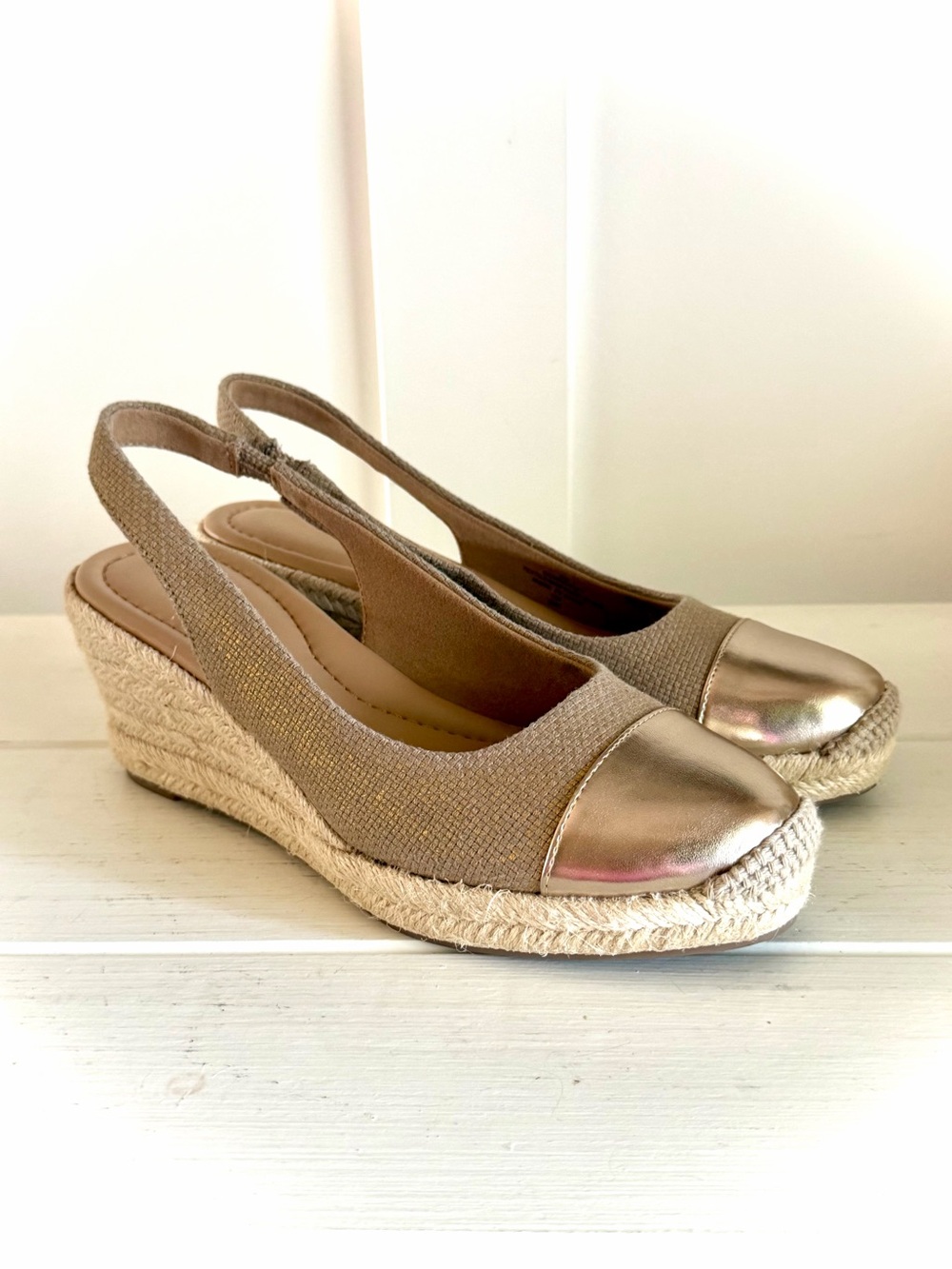Easy Spirit Margie Espadrille Wedge Slingbacks Gold Tan 8M Like New